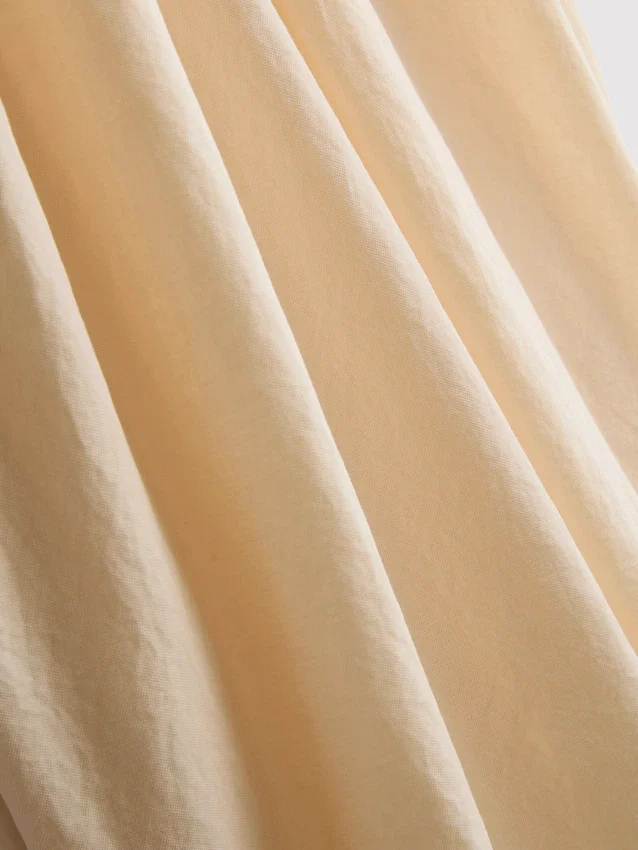 Mini-Smockkleid mit Puffärmeln Mini-Smockkleid mit Puffärmeln