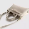 Mini-Tragetasche mit Schnallendetail