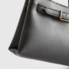 Mini-Tragetasche mit Schnallendetail