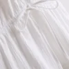 Minikleid aus Baumwolle mit Stufenschnitt und V-Ausschnitt Minikleid aus Baumwolle mit Stufenschnitt und V-Ausschnitt