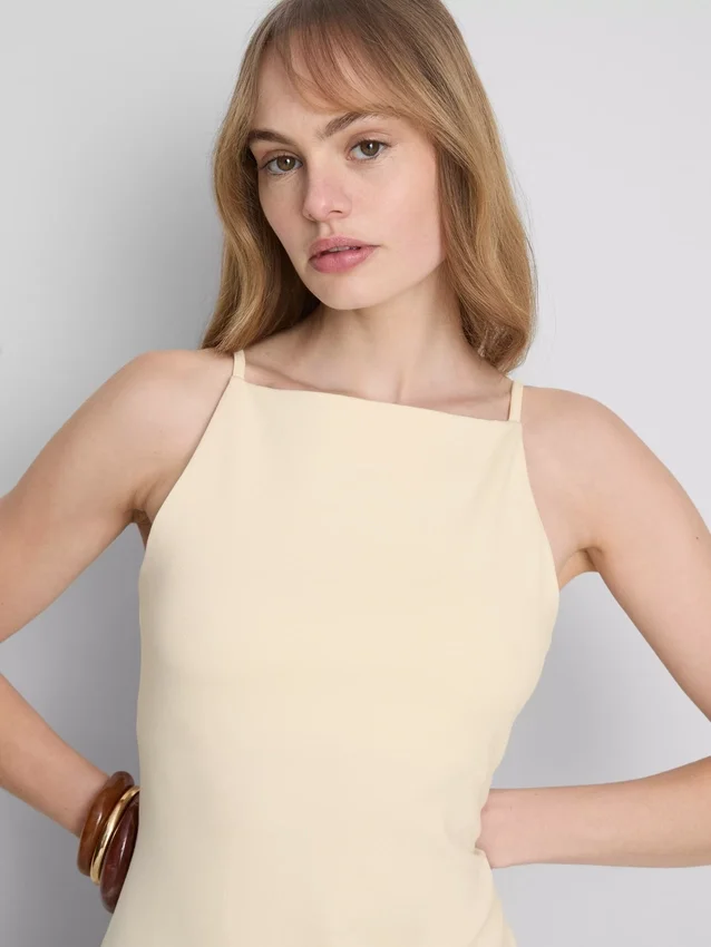Minikleid mit quadratischem Ausschnitt Minikleid mit quadratischem Ausschnitt