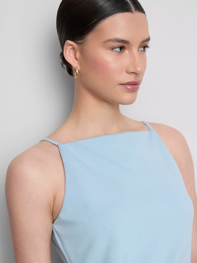 Minikleid mit quadratischem Ausschnitt Minikleid mit quadratischem Ausschnitt