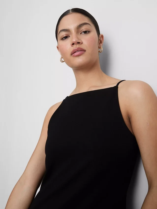 Minikleid mit quadratischem Ausschnitt Minikleid mit quadratischem Ausschnitt