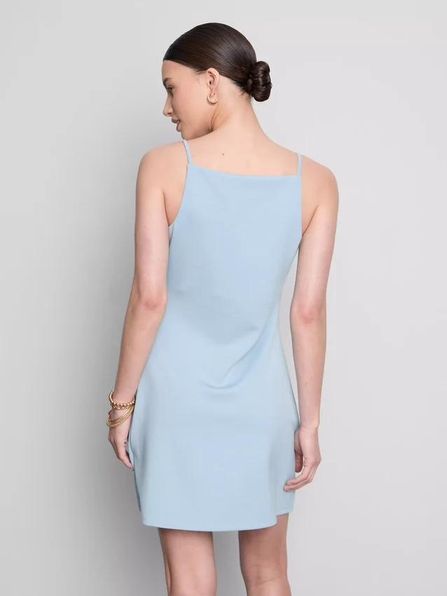 Minikleid mit quadratischem Ausschnitt Minikleid mit quadratischem Ausschnitt