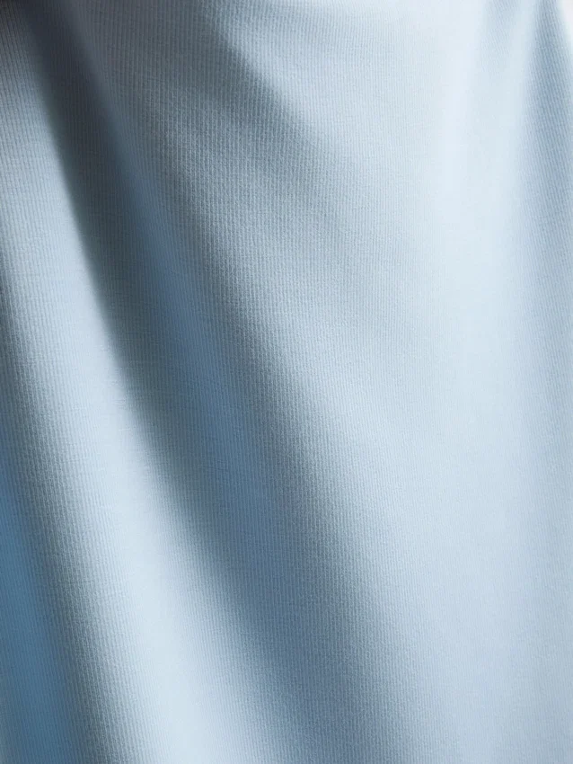 Minikleid mit quadratischem Ausschnitt Minikleid mit quadratischem Ausschnitt