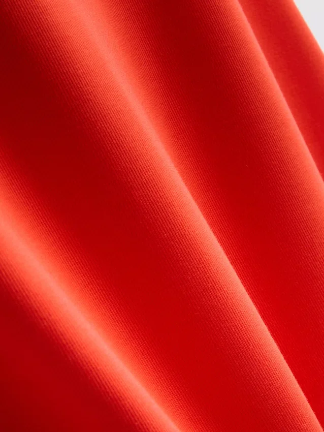 Minikleid mit quadratischem Ausschnitt Minikleid mit quadratischem Ausschnitt