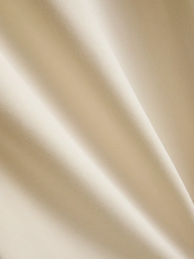 Minikleid mit quadratischem Ausschnitt Minikleid mit quadratischem Ausschnitt