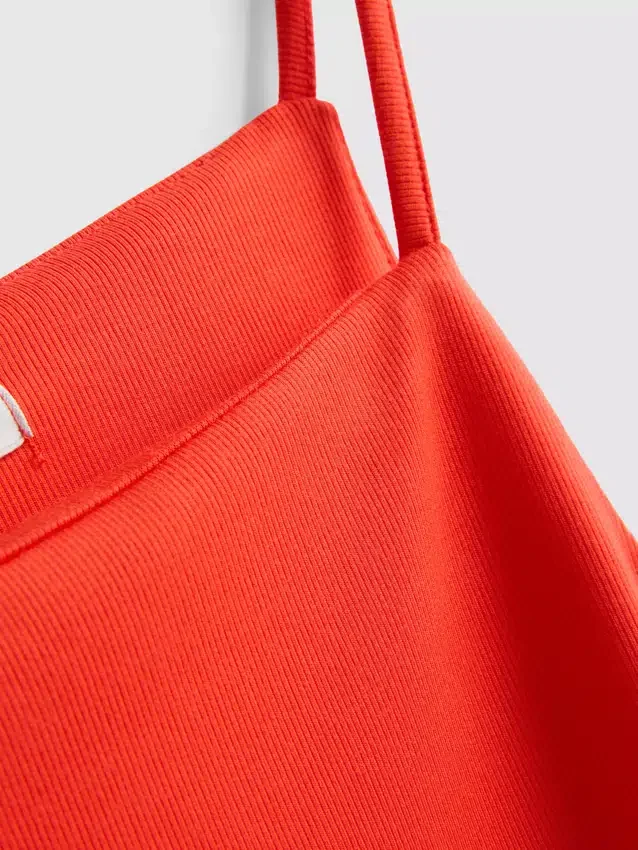 Minikleid mit quadratischem Ausschnitt Minikleid mit quadratischem Ausschnitt