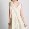 Minikleid mit V-Ausschnitt aus Crinkle-Stoff Minikleid mit V-Ausschnitt aus Crinkle-Stoff