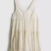 Minikleid mit V-Ausschnitt aus Crinkle-Stoff Minikleid mit V-Ausschnitt aus Crinkle-Stoff