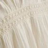 Minikleid mit V-Ausschnitt aus Crinkle-Stoff Minikleid mit V-Ausschnitt aus Crinkle-Stoff