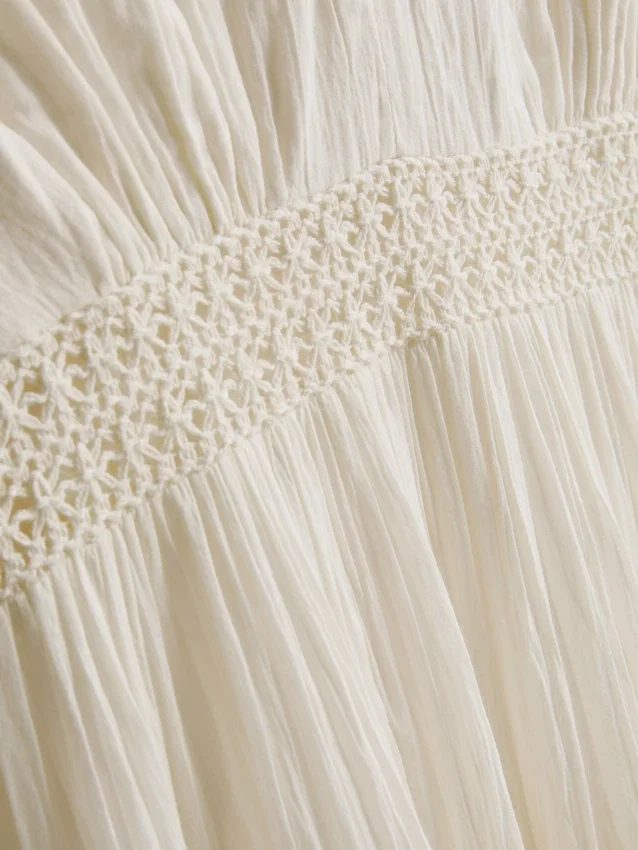 Minikleid mit V-Ausschnitt aus Crinkle-Stoff Minikleid mit V-Ausschnitt aus Crinkle-Stoff