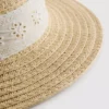 Mütze mit Broderie-Anglaise-Muster