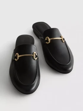 Mule-Loafer aus Kunstleder mit Trensenschnalle