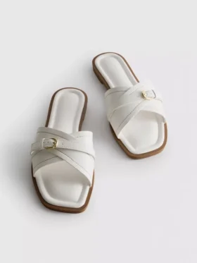 Mule-Sandalen mit Schnallen