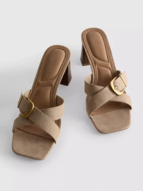 Mule-Sandalen mit Schnallen und Blockabsatz
