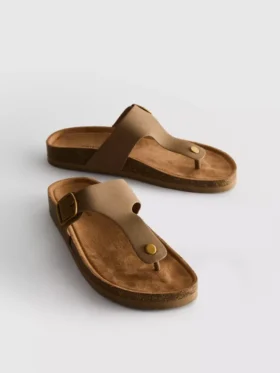 Mule-Sandalen mit T-Steg und Schnalle