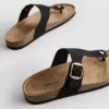 Mule-Sandalen mit T-Steg und Schnalle