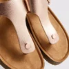 Mule-Sandalen mit T-Steg und Schnalle