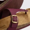 Mule-Sandalen mit T-Steg und Schnalle