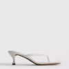 Mule-Sandalen mit Zehensteg und Absatz