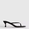 Mule-Sandalen mit Zehensteg und Absatz
