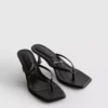 Mule-Sandalen mit Zehensteg und Absatz