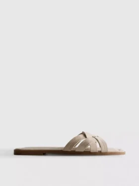 Mules mit geflochtenen Riemen