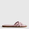 Mules mit geflochtenen Riemen Mules mit geflochtenen Riemen
