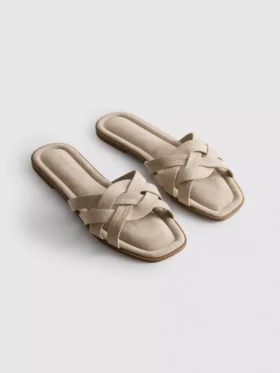 Mules mit geflochtenen Riemen