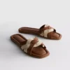 Mules mit geflochtenen Riemen Mules mit geflochtenen Riemen