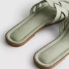 Mules mit geflochtenen Riemen Mules mit geflochtenen Riemen