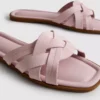 Mules mit geflochtenen Riemen Mules mit geflochtenen Riemen