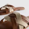 Mules mit geflochtenen Riemen Mules mit geflochtenen Riemen