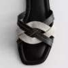 Mules mit geflochtenen Riemen Mules mit geflochtenen Riemen