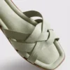 Mules mit geflochtenen Riemen Mules mit geflochtenen Riemen
