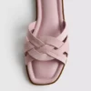 Mules mit geflochtenen Riemen Mules mit geflochtenen Riemen
