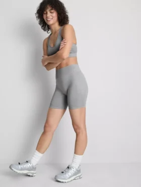 Nahtlose, hochglänzende Active-Shorts