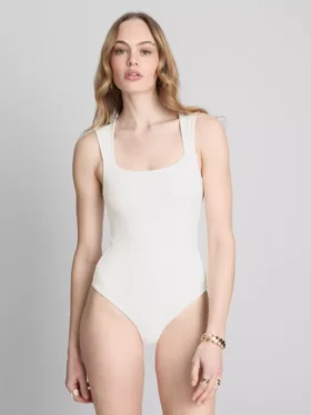 Nahtloser Body mit quadratischem Ausschnitt