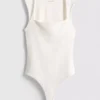 Nahtloser Body mit quadratischem Ausschnitt