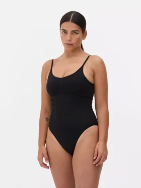 Nahtloser, figurformender Body