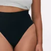 Nahtloser, figurformender String mit hoher Taille Nahtloser, figurformender String mit hoher Taille