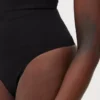 Nahtloser Shapewear-String mit hoher Taille Nahtloser Shapewear-String mit hoher Taille