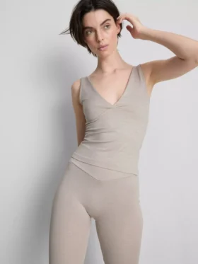 Nahtloses Tanktop mit V-Ausschnitt