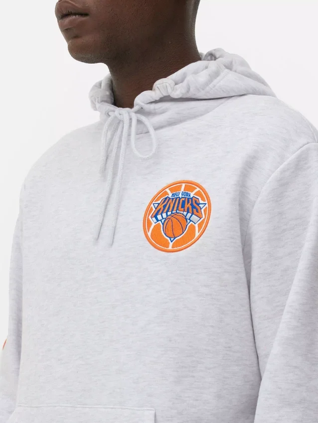 NBA New York Knicks Kapuzenpullover mit Kordelzug NBA New York Knicks Kapuzenpullover mit Kordelzug