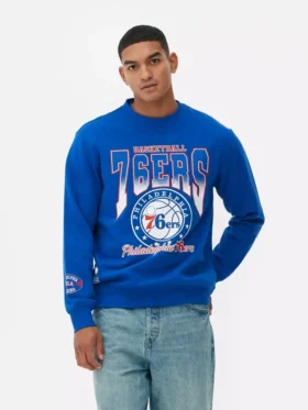 NBA Philadelphia 76ers Sweatshirt mit Grafikdruck NBA Philadelphia 76ers Sweatshirt mit Grafikdruck