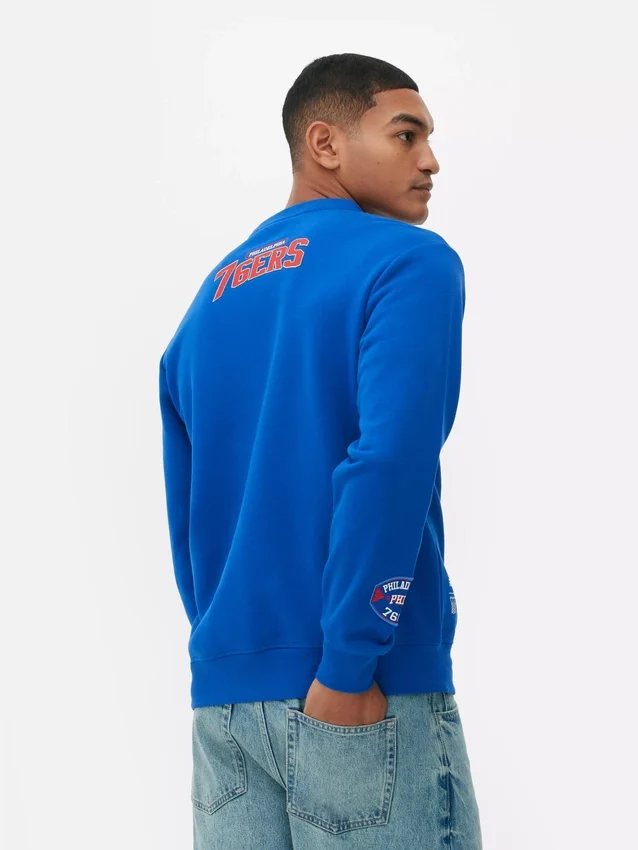 NBA Philadelphia 76ers Sweatshirt mit Grafikdruck NBA Philadelphia 76ers Sweatshirt mit Grafikdruck