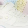 Niedrige Sneaker mit Herzmotiv