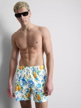 Orangefarbene Badeshorts mit strukturierter Oberfläche Orangefarbene Badeshorts mit strukturierter Oberfläche