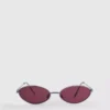 Ovale Sonnenbrille im 90er-Jahre-Stil mit getönten Gläsern Ovale Sonnenbrille im 90er-Jahre-Stil mit getönten Gläsern